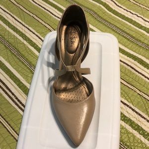 Life Stride Shoes - LifeStride strappy, pointy-toed heels. Life Stride Shoes - LifeStride strappy, pointy-toed heels.